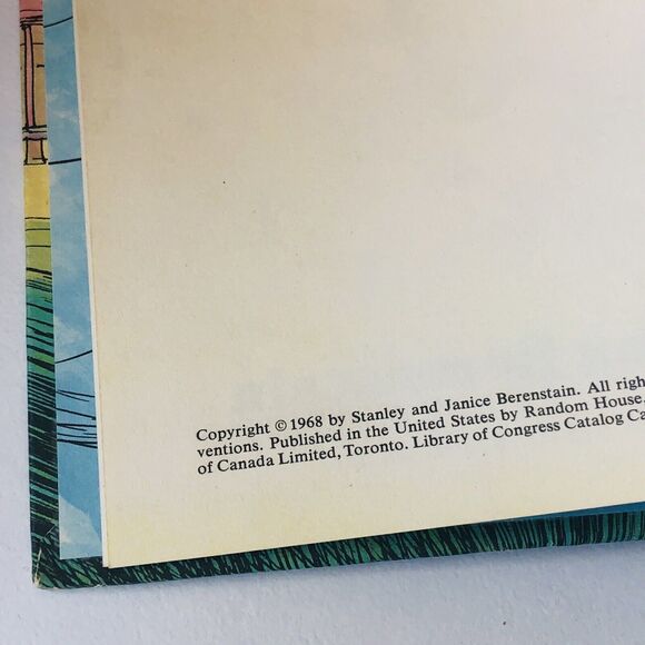 Vintage 1968 The Berenstain Bears Vacation HC Beginner Book Surfing Diving Sail - Picture 5 of 10